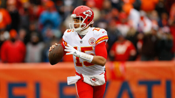 Wallpaper Running, Background, White, Football, Desktop, Patrick, Red, Sprint, And, Sports-HD, With, Dress, Mahomes, Audience, Blur, Sports, Wearing