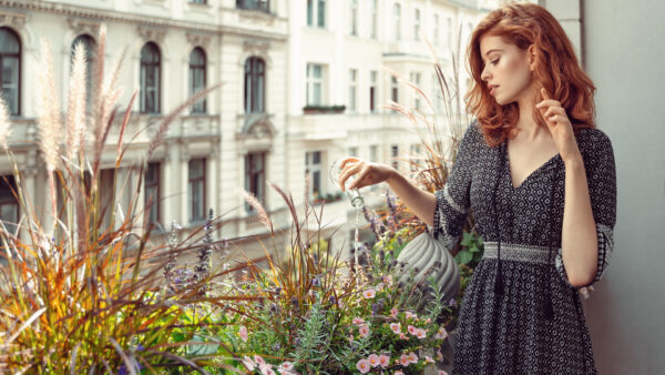 Wallpaper White, Girls, Girl, Wearing, Dress, Short, Design, Standing, Hair, Model, Building, Background, Black, Redhead