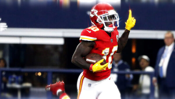 Wallpaper Showing, Sign, Dress, Helmet, Tyreek, Victory, White, Yellow, Wearing, Red, Hill, Gloves, Sports, And
