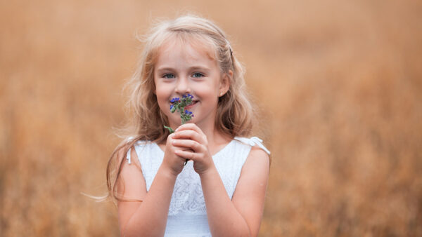 Wallpaper Wearing, With, Girl, Blue, Smiling, Cute, Little, Dress, Background, Flowers, Blur, White, Standing