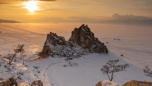 Wallpaper Walking, Mobile, Desktop, Snow, Near, Winter, Covered, Sunset, Are, Rock, People, During