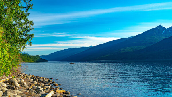 Wallpaper Coast, Under, Greenery, Mountains, White, Stones, Sky, Boat, Green, Mobile, During, Clouds, Trees, Nature, Lake, Blue, Daytime, Desktop