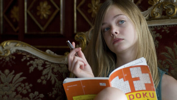Wallpaper With, Mary, Fanning, Sitting, Pen, Book, Elle, Desktop, And