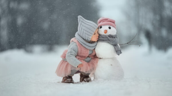 Wallpaper Dress, Muffler, Girl, With, Snow, Sitting, Cute, Little, Field, Desktop, Woolen, Wearing, Background