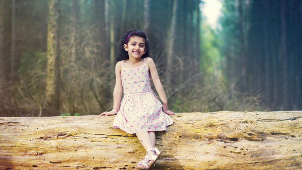 Wallpaper Flowers, Background, Tree, Cute, Sitting, Dress, White, Forest, Girl, Desktop, Wearing, Trunk, Printed, Smiley