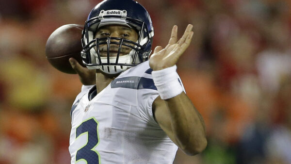 Wallpaper With, Russell, Throwing, Shallow, Background, Desktop, Seahawks, Seattle, Ball, Wilson