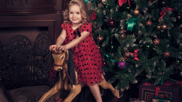 Wallpaper Little, Horse, Sitting, Girl, Tree, Dots, Red, Cute, Dress, Smiley, Christmas, Decorated, Toy, Wearing, Black, Background