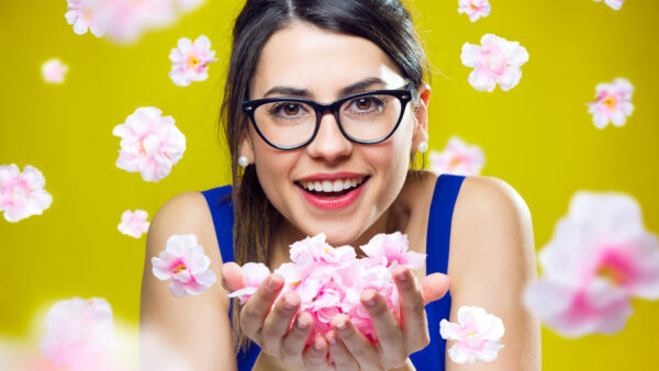 Wallpaper Wearing, Dress, Flowers, Hands, Having, Girls, Pink, Yellow, Blue, Girl, Background, Model, Smiley