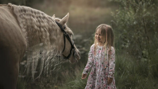 Wallpaper Cute, Wearing, Printed, Dress, Little, White, Front, Horse, Girl, Smiley, Standing