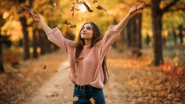 Wallpaper Trees, Background, Standing, Peach, Blue, Model, Blur, Light, And, Autumn, Girls, Jeans, Wearing, Yellow, Top, Girl