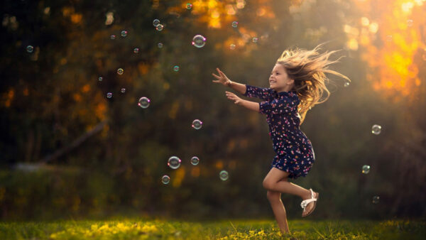 Wallpaper Cute, Bubbles, Little, Playing, With, Girl, Desktop