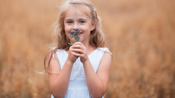 Wallpaper Girl, Flower, Blur, Wearing, Background, Beautiful, Little, Desktop, Blue, White, Dress, Standing, With, Cute