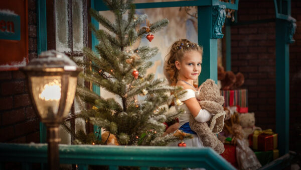Wallpaper Christmas, With, Teddy, Wearing, Toy, White, Cute, Bear, Little, Dress, Tree, Near, Girl, Standing