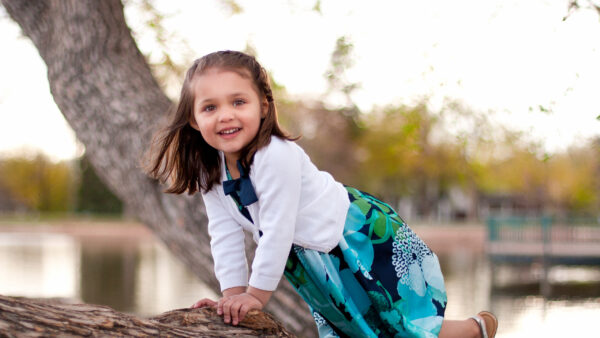 Wallpaper Trunk, Tree, Bokeh, Beautiful, Blue, White, Background, Wearing, Cute, Dress, Girl, Blur, Sitting, Little