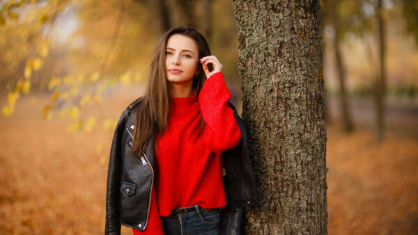 Wallpaper Background, Girl, Blue, Blur, Wearing, Beautiful, Jeans, Standing, Top, Girls, Model, And, Autumn, Red, Trees, Black, Overcoat