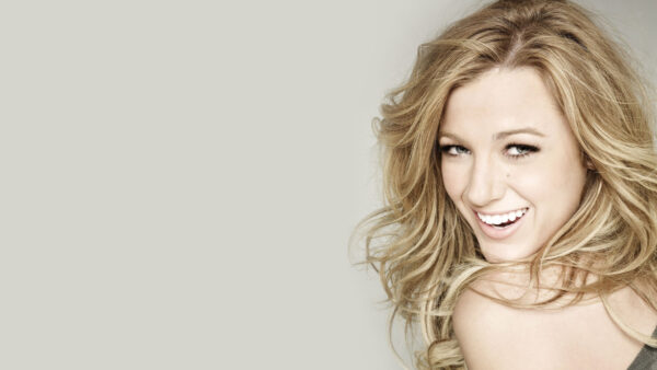 Wallpaper One, Side, Celebrities, Lively, With, Desktop, Facing, Cute, Smile, Blake