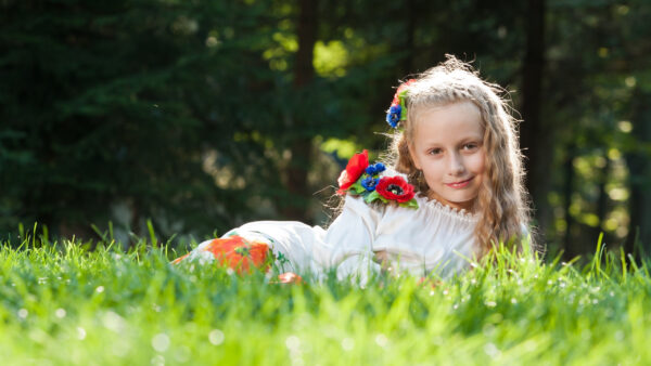 Wallpaper Grass, Wearing, Background, Lying, Down, Dress, Cute, Trees, Green, Girl, White, Little