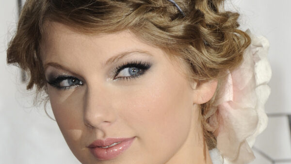 Wallpaper With, Gray, Gorgeous, Swift, And, Desktop, Eyes, Pink, Lips, Taylor