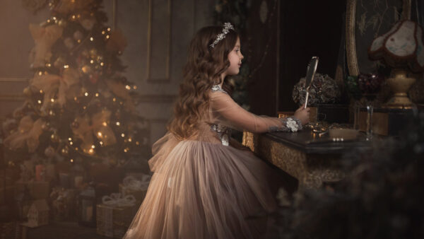 Wallpaper Small, Near, Christmas, Girl, Table, Sitting, Tree, And, Desktop, Side