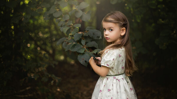 Wallpaper Dress, White, Cute, Leaf, Child, Girl, Nice, Touching, Desktop, With