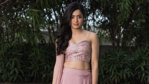 Wallpaper Color, Dress, Standing, Beautiful, Rashmika, Trees, Green, Wearing, Background, Girls, Peach, Mandanna