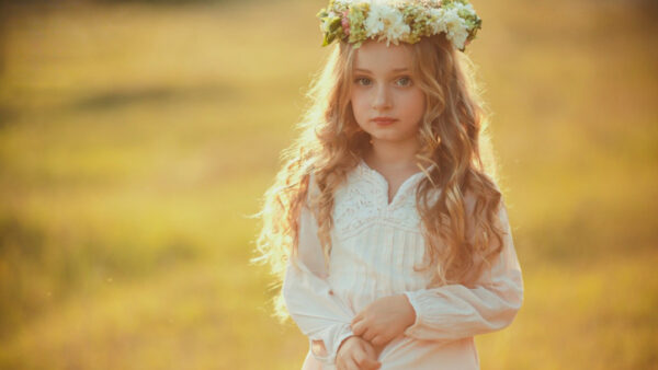 Wallpaper Blur, Yellow, Wreath, Little, Girl, Cute, Dress, Wearing, Background, Head, White, And