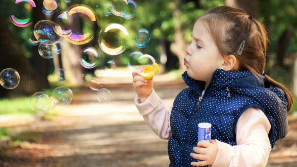 Wallpaper With, Blue, Cute, Little, Blur, Wearing, Standing, Pink, Background, Girl, Bubbles, Playing, Dress