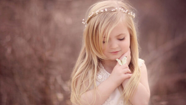 Wallpaper Hand, Blonde, Looking, Blur, Girl, Little, Cute, Beautiful, Butterfly, Background