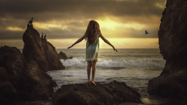 Wallpaper Desktop, Little, Sunrise, Girl, During, Cute, Standing, Rock, Backside