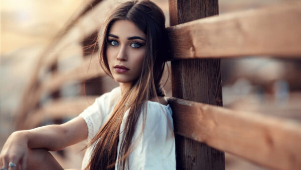 Wallpaper Dress, Back, White, Model, Wood, Beautiful, Girl, Girls, Wearing, Leaning, Fence, Eyes, Grey, Desktop