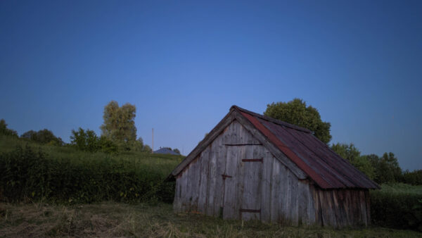 Wallpaper Grass, Sky, Field, Under, Wooden, Blue, House, And, Brown