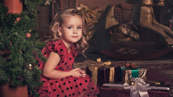 Wallpaper Tree, Red, Sitting, Dress, Little, Christmas, Boxes, Gift, Girl, Near, Cute, Dots, With, Black, Wearing