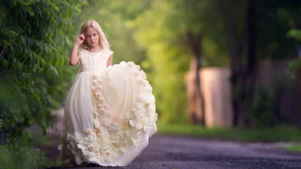 Wallpaper Blur, Standing, Girl, Cute, Dress, Color, Little, Light, Road, Wearing, Sandal, Green, Background