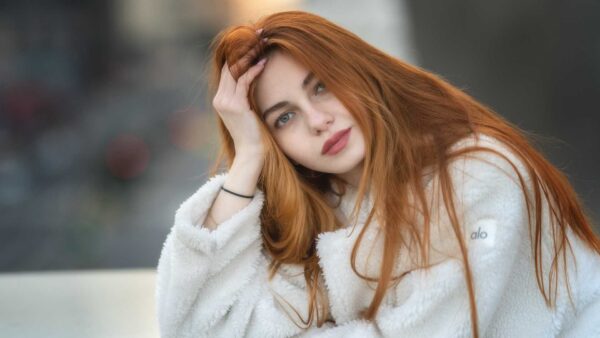 Wallpaper Sitting, Background, Blonde, Redhead, Model, Blur, Girl, White, Wearing, Fur, Girls, Dress