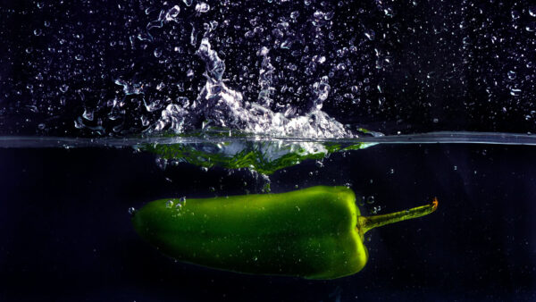 Wallpaper Chilli, Green, Underwater, Dark, Splash