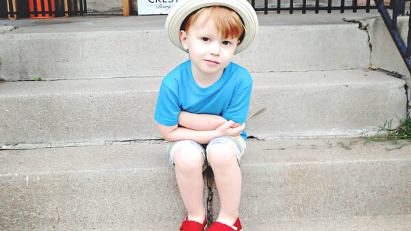 Wallpaper Shorts, T-Shirts, Hat, Little, Wearing, Sitting, Blue, Steps, And, Boy, Cute