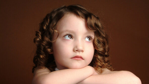 Wallpaper Looking, Brown, Background, Face, Girl, Baby, With, Sad, Cute