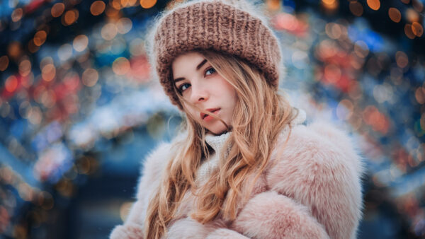 Wallpaper Cap, Cloth, Blur, Background, Wearing, Girl, Dress, Brown, Bokeh, Standing, Colorful, Model, Girls, Fur, Knitted, And, Woolen