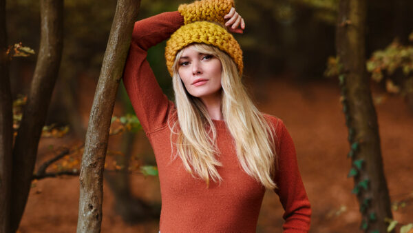 Wallpaper Forest, Background, Standing, Dress, Woolen, Cap, Hair, Knitted, Brown, Girl, Gloves, Yellow, Blur, Girls, Wearing, White, And, Model