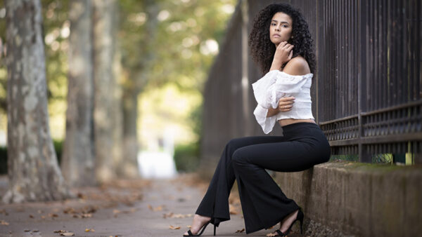 Wallpaper Pants, Black, Curly, Wearing, And, Top, Model, Sitting, White, Girls, Girl, Fence, Hair, Background
