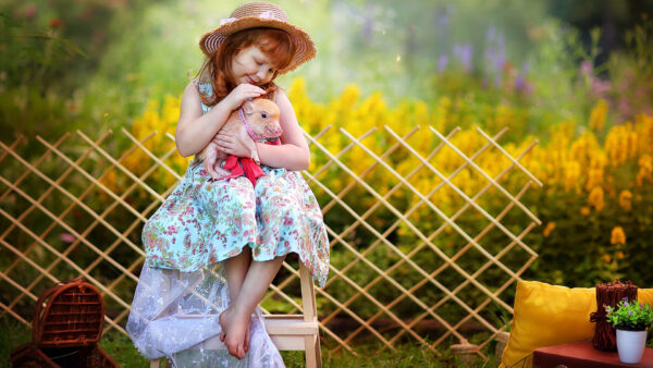 Wallpaper Frock, Brown, Girl, Pig, Flowers, Little, Sitting, Printed, And, Hat, Cute, With, Wearing, Stool