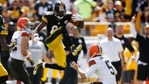 Wallpaper Antonio, Brown, American, Cleveland, Jumping, Desktop, Football, With, Ball, Browns