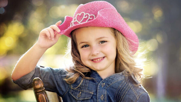 Wallpaper Desktop, Pink, Smiley, Cute, Chair, Wearing, And, Hat, Blur, Sitting, Background, Little, Girl, Shirt, Jeans