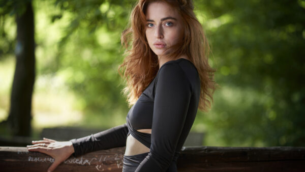 Wallpaper Green, Girls, Leaves, Standing, Wearing, Background, Dress, Black, Bokeh, Girl, Blur, Mobile, Model, Desktop