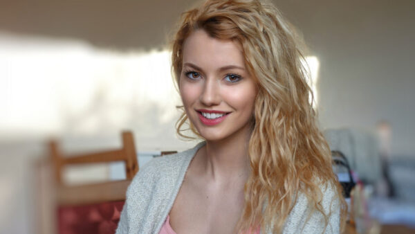 Wallpaper Girl, Standing, Blur, White, Background, Model, Hair, Girls, Dress, Wearing, Smiley