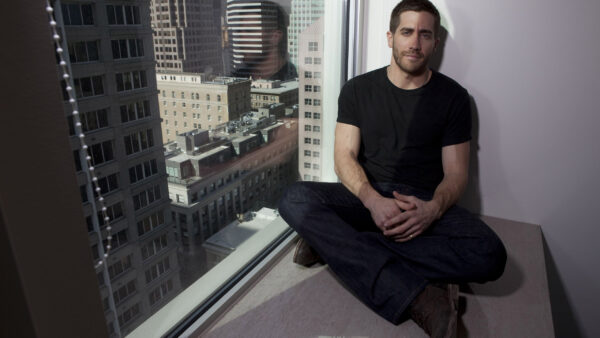 Wallpaper Gyllenhaal, Leaning, Black, Dress, Desktop, Sitting, Wearing, Table, Jake, WALL, Celebrities