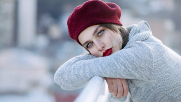 Wallpaper Eyes, Woolen, Background, Ash, And, Bokeh, Cap, Dress, Girl, Wearing, Red, Model, Blur, White, Girls, Beautiful