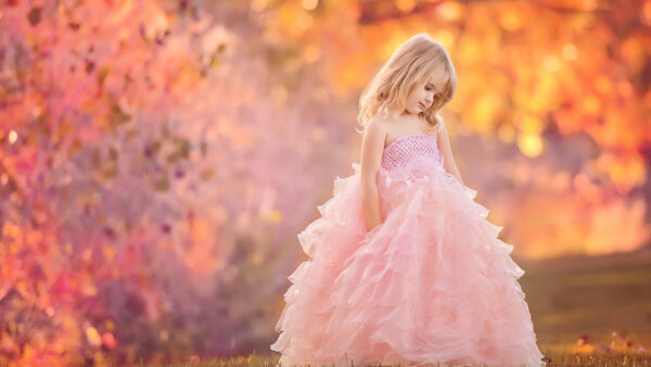 Wallpaper Leaves, Girl, Pink, Frock, Blur, Little, Cute, Wearing, Desktop, Background