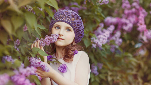 Wallpaper Woolen, Near, Standing, Cap, Yellow, And, Dress, White, Purple, Flowers, Cute, Girl, Little, Plants, Wearing, Knitted