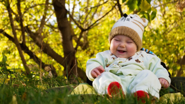 Wallpaper Cute, Baby, Child, Background, Green, Trees, Smiling, Sitting, Grass